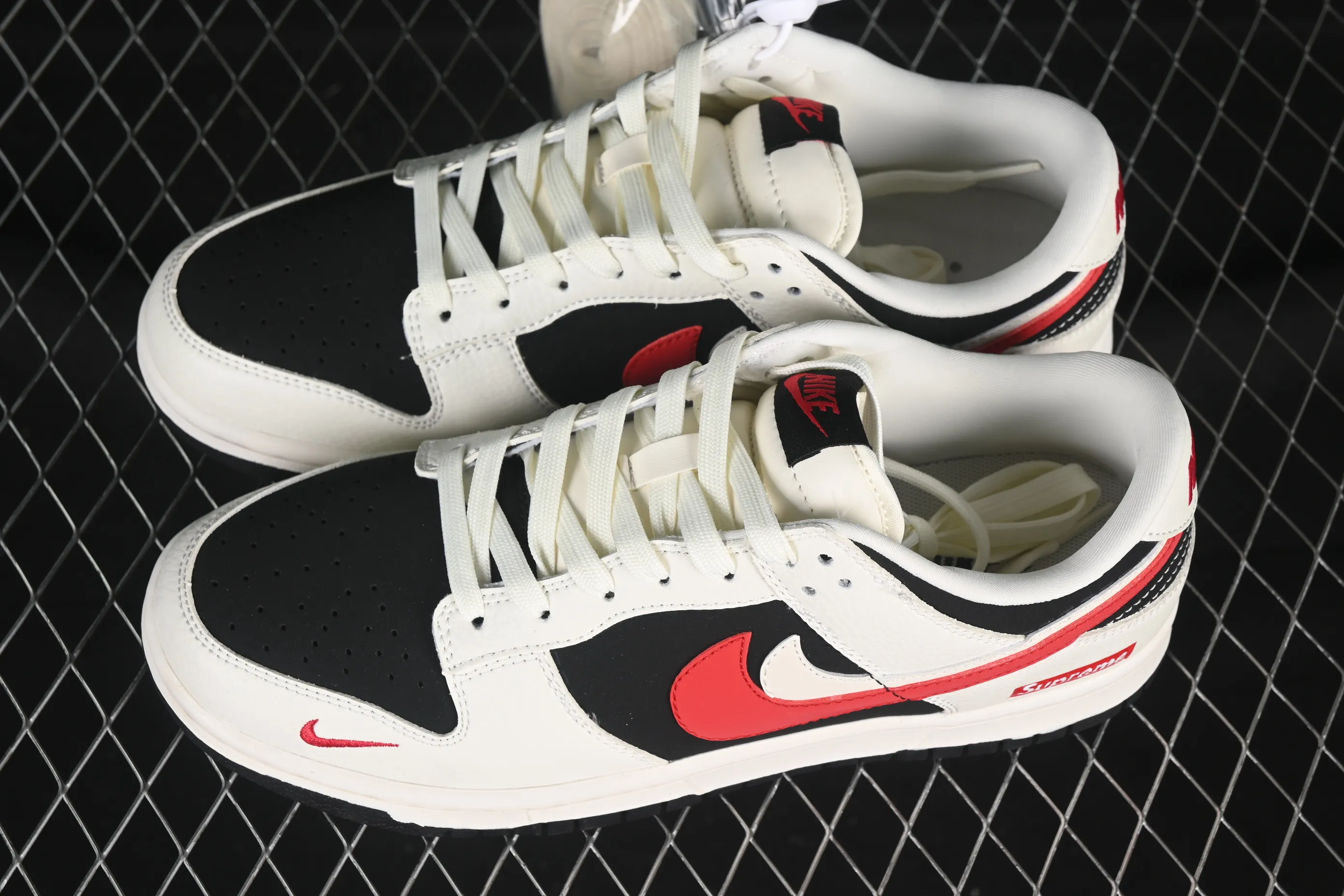 All categories Nk SB Dunk Series Nk SB Dunk Low High-end customized low-top sneakers Nike SB Dunk Low Sup series Red and white double hook Anniversary high-end customized low-top casual sneakers CS1688-102